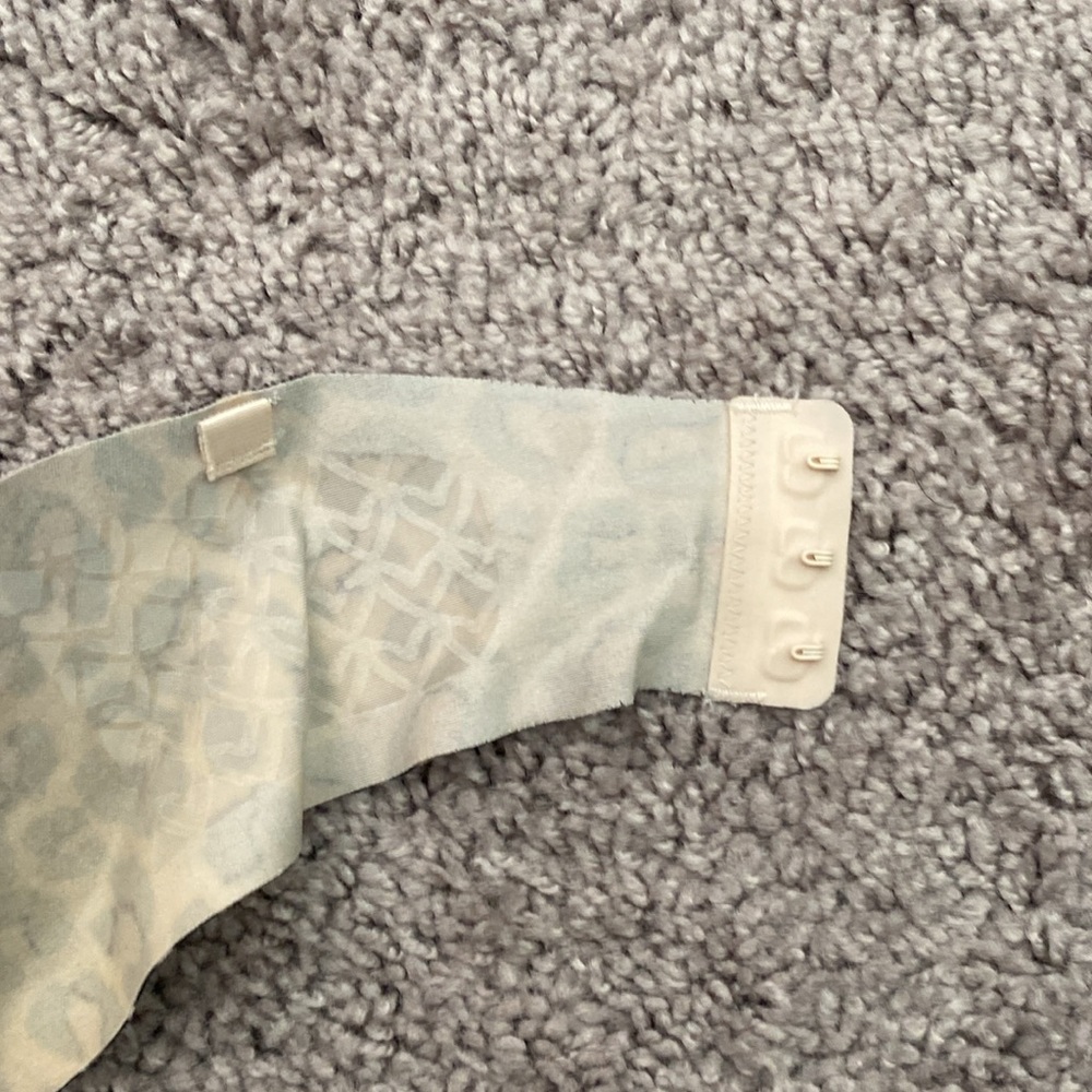 Victoria Secret Strapless Bra - Picture 5 of 7